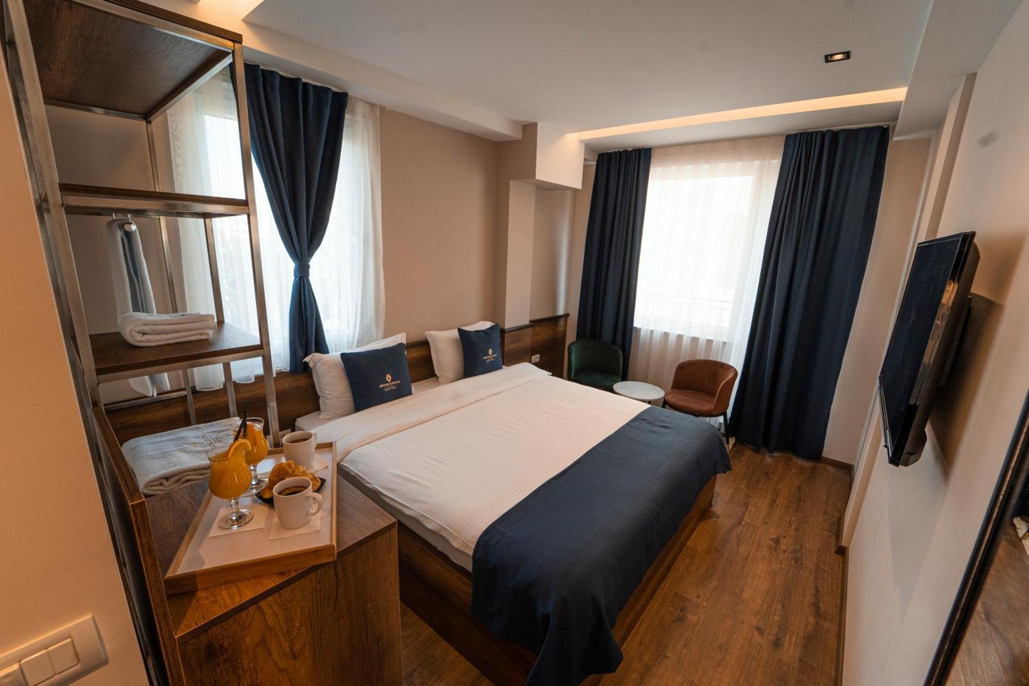 Monarch Boutique Hotel Призрен Екстериор снимка