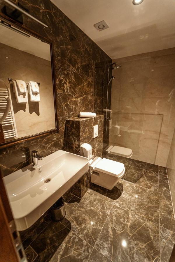 Monarch Boutique Hotel Призрен Екстериор снимка