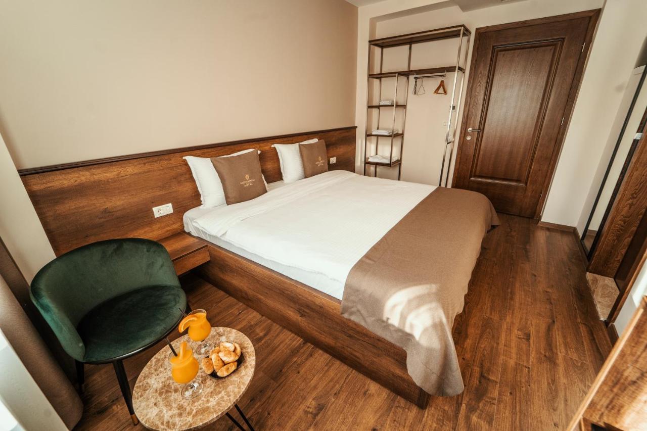 Monarch Boutique Hotel Призрен Екстериор снимка