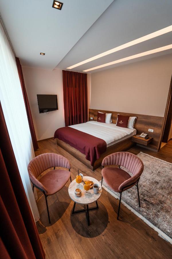 Monarch Boutique Hotel Призрен Екстериор снимка