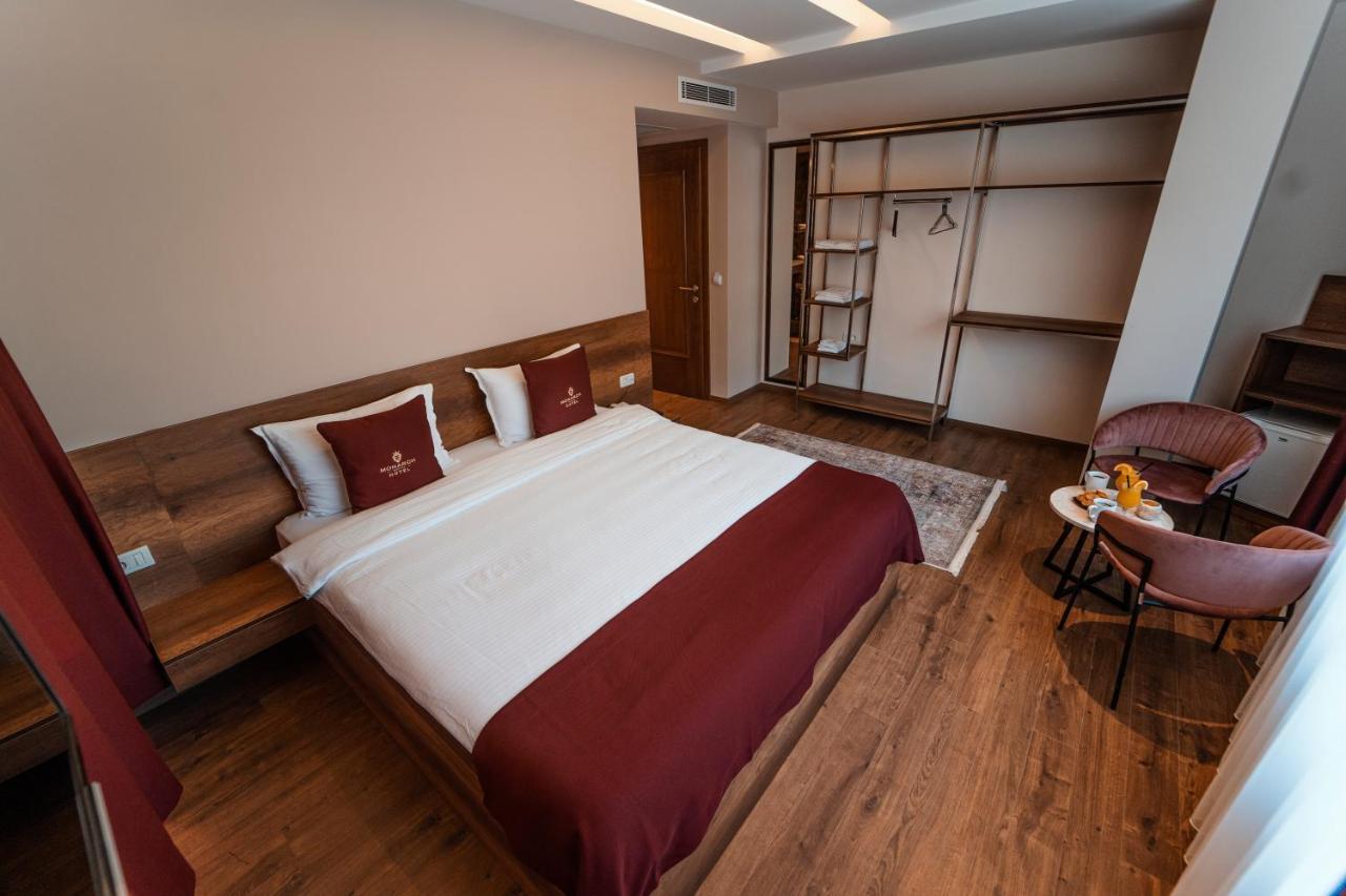 Monarch Boutique Hotel Призрен Екстериор снимка