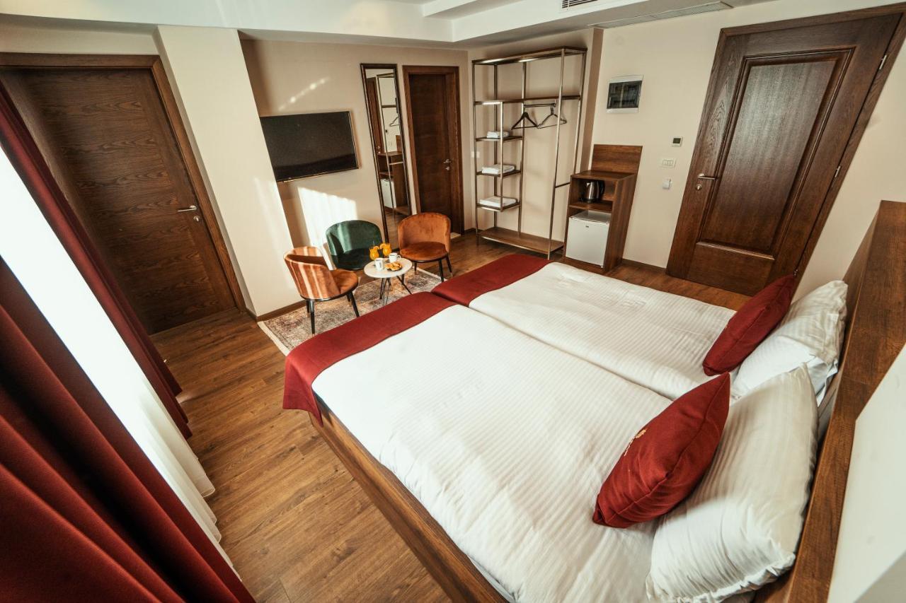 Monarch Boutique Hotel Призрен Екстериор снимка
