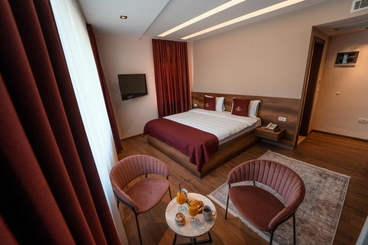 Monarch Boutique Hotel Призрен Екстериор снимка