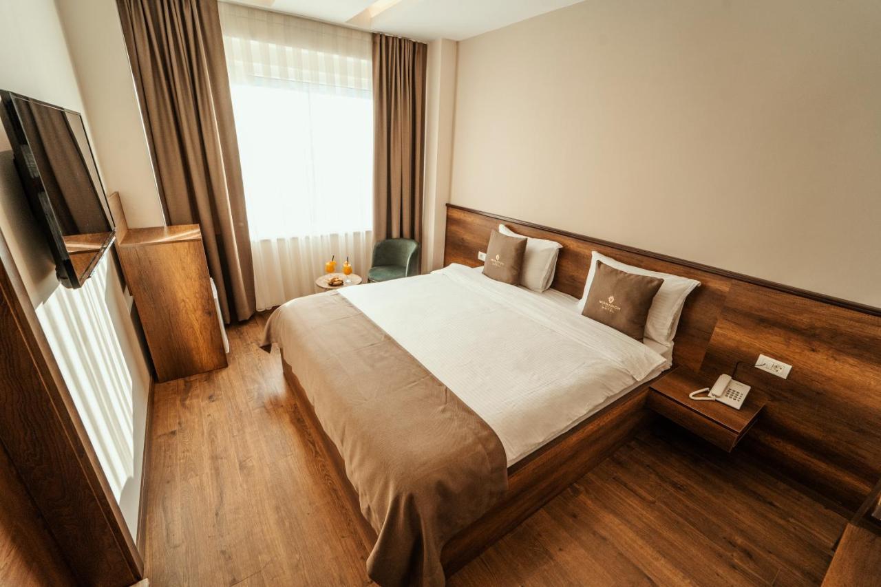 Monarch Boutique Hotel Призрен Екстериор снимка