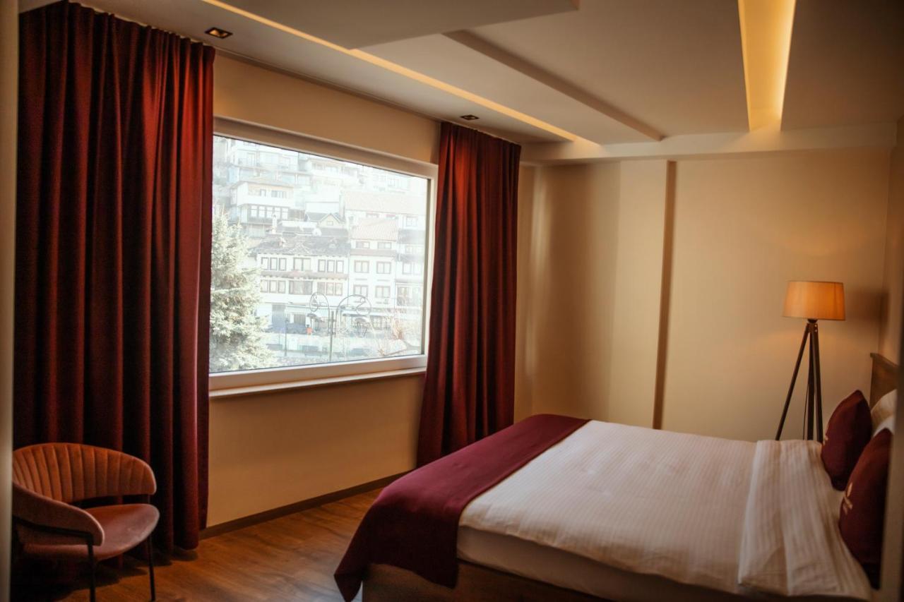 Monarch Boutique Hotel Призрен Екстериор снимка
