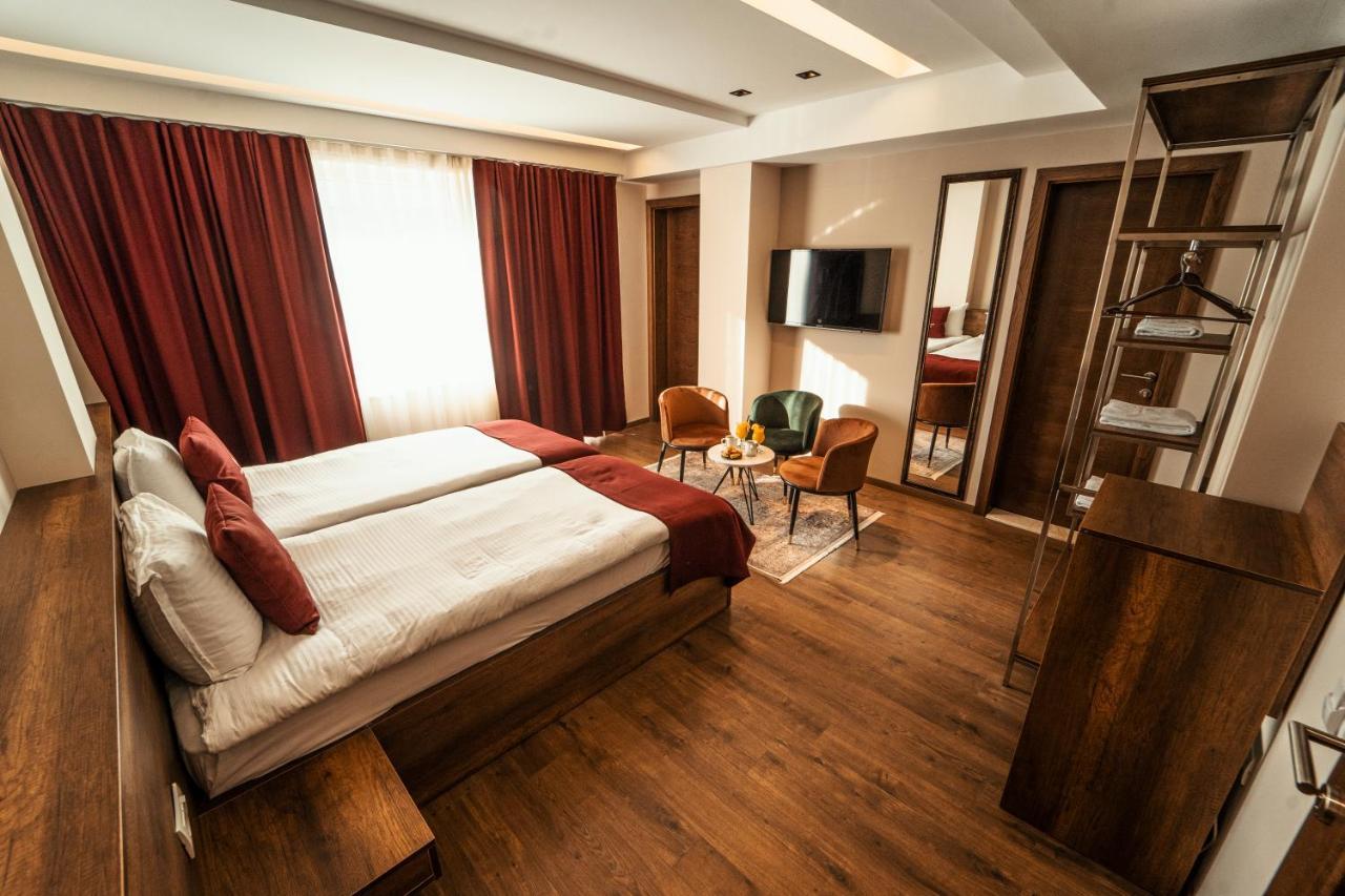 Monarch Boutique Hotel Призрен Екстериор снимка