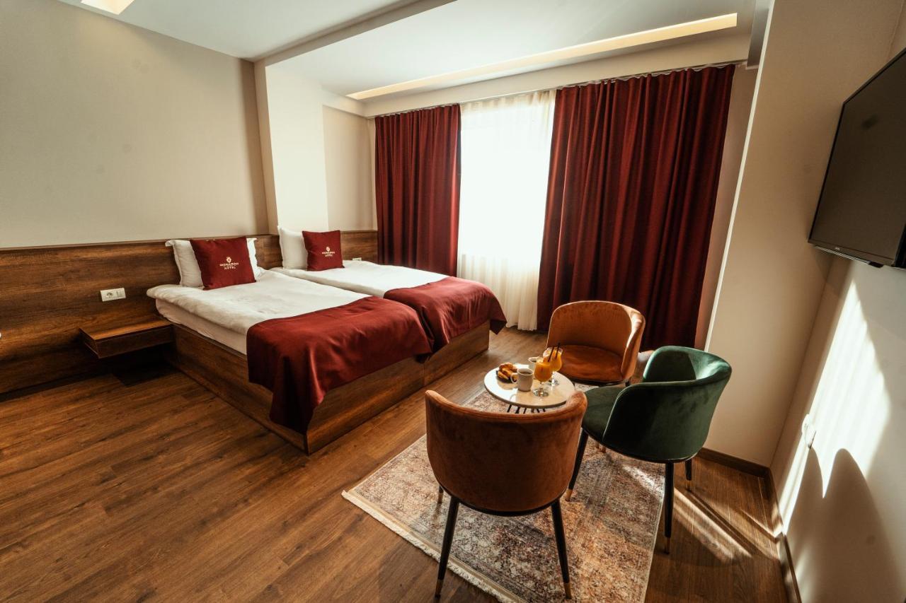 Monarch Boutique Hotel Призрен Екстериор снимка