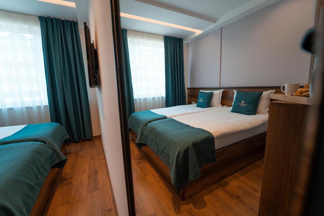 Monarch Boutique Hotel Призрен Екстериор снимка