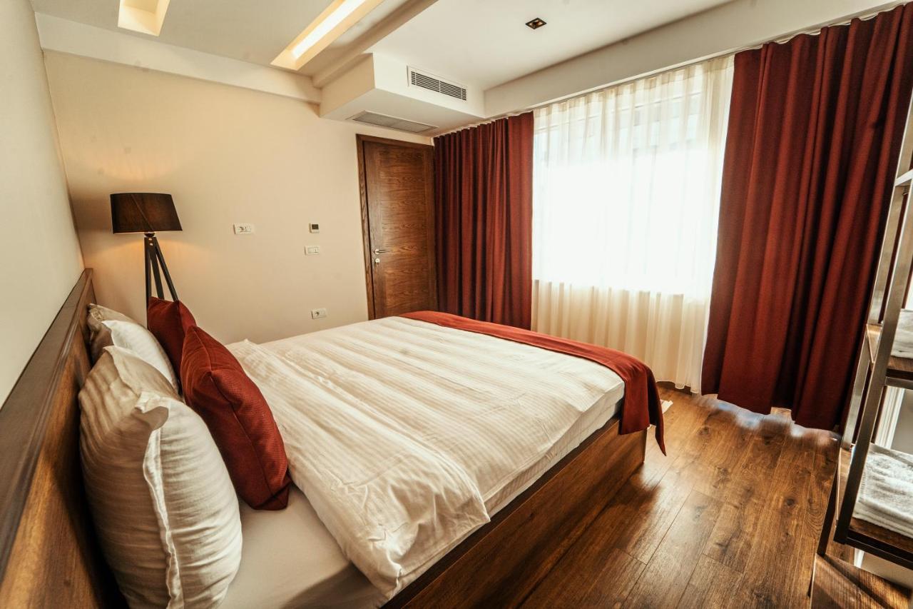 Monarch Boutique Hotel Призрен Екстериор снимка