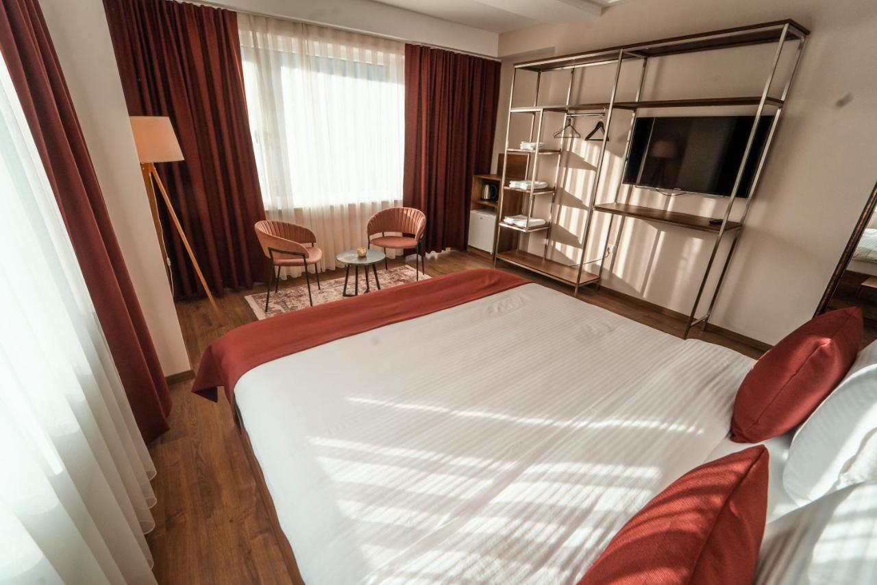 Monarch Boutique Hotel Призрен Екстериор снимка
